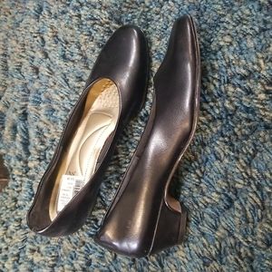 Soft Style brand black slip on slight heeled dress shoes. Size 6